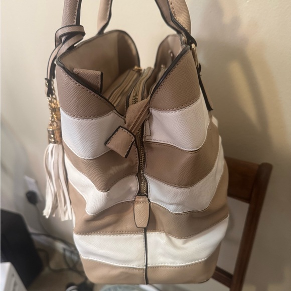 Large bag from SHEIN striped 3 compartment tan/white - Picture 3 of 7